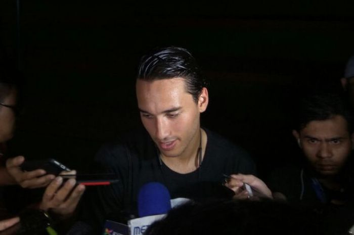 Ezra Walian saat ditemui usai latihan terakhir Timnas Indonesia U-22, Jumat (11/8/2017)