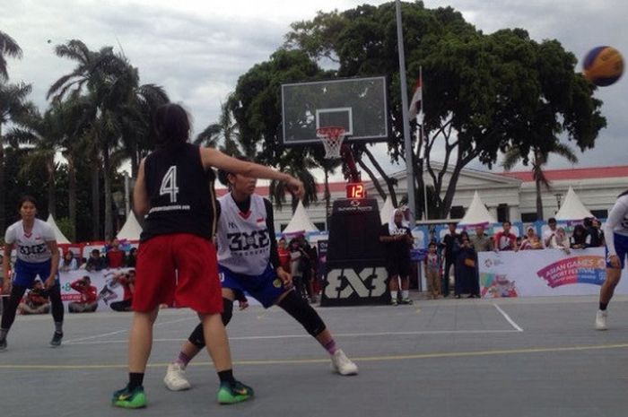 Laga basket 3 on 3 pada Asian Games Sports Festival di Museum Fatahillah, Jakarta, Sabtu (9/12/2017).