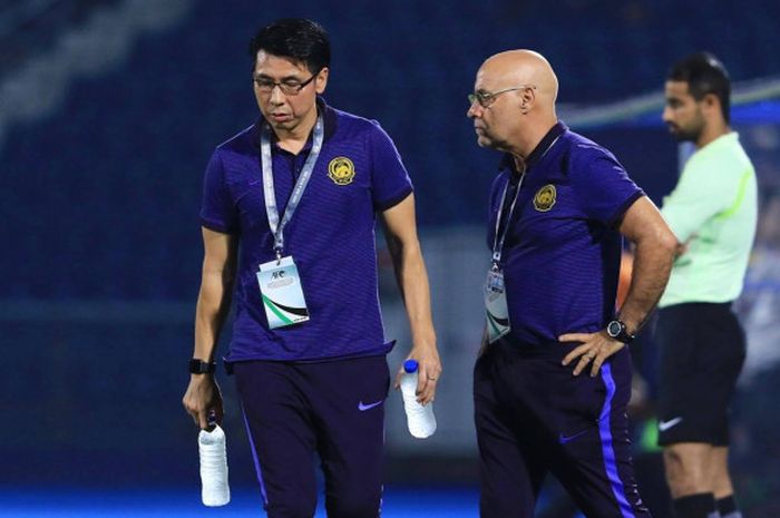 Pelatih Timnas Malaysia, Tan Cheng Hoe (kiri)