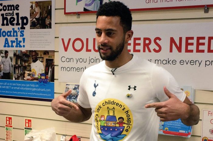 Pemain Tottenham Hotspur, Mousa Dembele yang diklaim segera jadi milik klub China, Beijing Guoan. 