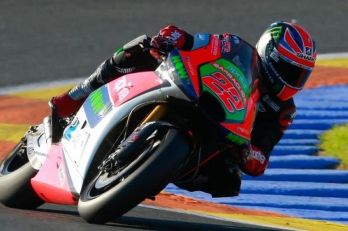 Pebalap Aprilia asal Inggris, Sam Lowes, memacu motornya pada hari pertama tes pramuism di Sirkuit Ricardo Tromo, Valencia, Selasa (15/11/2016).