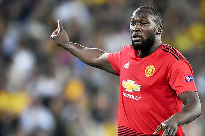 Gestur striker Manchester United, Romelu Lukaku, saat tampil menghadapi Young Boys dalam laga lanjutan Grup H Liga Champions 2018-2019 di Stadion The Stade de Suisse, Bern, pada 19 September 2018.