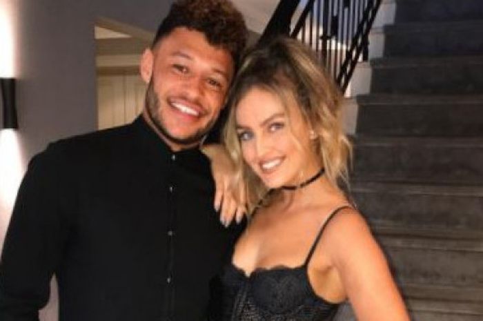 Alex Oxlade-Chamberlain bersama kekasihnya, Perrie Edwards