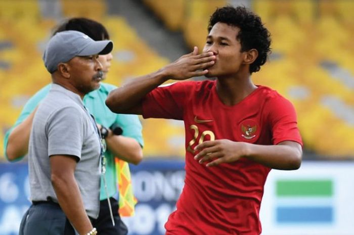   Selebrasi striker timnas U-16 Indonesia, Amiruddin Bagus Kahfi Alfikri saat mencetak gol ke gawang timnas U-16 Iran pada Piala Asia U-16 2018 di Stadion Nasional Bukit Jalil, Malaysia, Jumat (21/9/2018).  