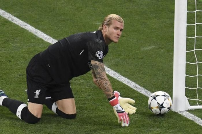 Reaksi kiper Liverpool, Loris Karius, setelah gawangnya dibobol pemain Real Madrid, Gareth Bale, dalam laga final Liga Champions di Stadion Olimpiyskiy Kiev, 26 Mei 2018.