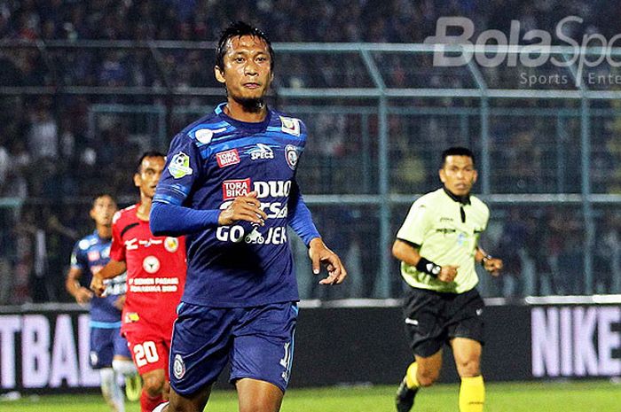  Mantan pemain Arema FC, Arif Suyono, bercerita tentang pengalamannya merasakan lebaran di luar negeri.