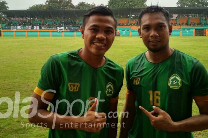 Asep Berlian dan Saepuloh Maulana membela tim tanah kelahiran Persikabo pada hut yang ke-44 di Stadion Mini Persikabo (16/12/2017)