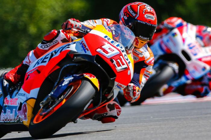 Pebalap Repsol Honda Team asal Spanyol, Marc Marquez, memacu motornya pada sesi latihan bebas ketiga GP Ceska di Sirkuit Brno, Sabtu (5/8/2017).