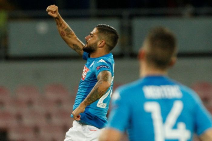 Winger Napoli, Lorenzo Insigne, merayakan gol yang dia cetak ke gawang Feyenoord Rotterdam dalam laga Grup F Liga Champions di Stadion San Paolo, Naples, Italia, pada 26 September 2017.