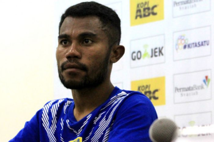 Bek Persib asal Ternate, Ardi Idrus selepas pertandingan melawan PSIS Semarang di Stadion Gelora Bandung Lautan Api, Minggu (8/7/2018).