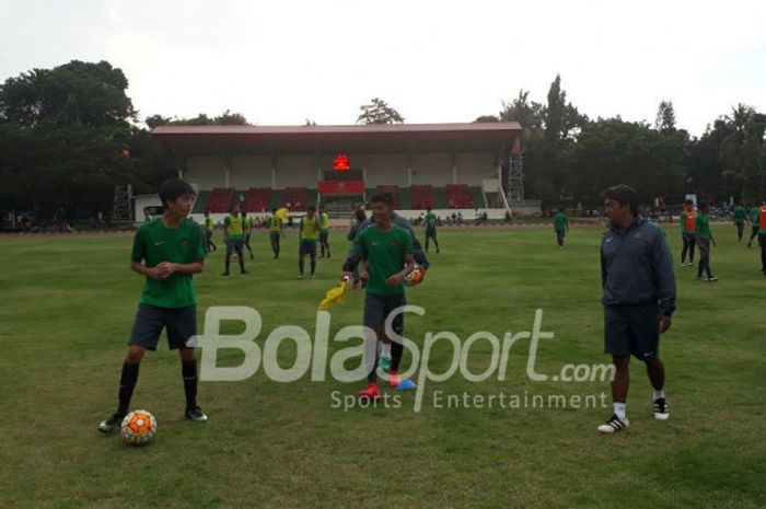 Timnas U-16 Indonesia kembali memulai latihan perdana di Lapangan Atang Soetrisna, Cijantung, Jakarta Timur, Selasa (20/2/2018).