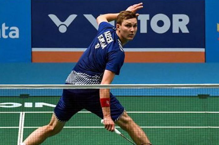 Pebulu tangkis tunggal putra Denmark, Viktor Axelsen, ketika tampil di turnamen Malaysia Open 2018 yang digelar di Axiata Arena, Kuala Lumpur, pada 26 Juni hingga 1 Juli 2018.