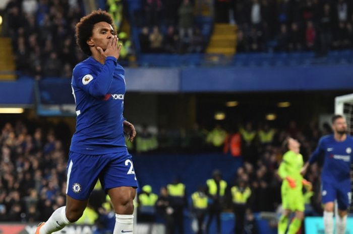 Gelandang Chelsea, Willian, merayakan gol yang dia cetak ke gawang Crystal Palace dalam laga Liga Inggris di Stadion Stamford Bridge, London, pada 10 Maret 2018.