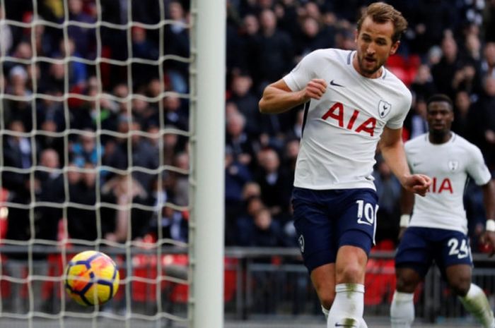 Harry Kane saat menjebol gawang Southampton yang melahirkan gol Tottenham Hotspur dalam partai Liga Inggris di Stadion Wembley, London, 26 Desember 2017.