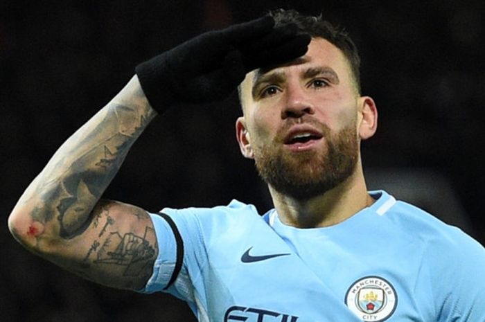 Bek Manchester City, Nicolas Otamendi, merayakan gol yang dia cetak ke gawang Manchester United dalam laga Liga Inggris di Stadion Old Trafford, Manchester, pada 10 Desember 2017.