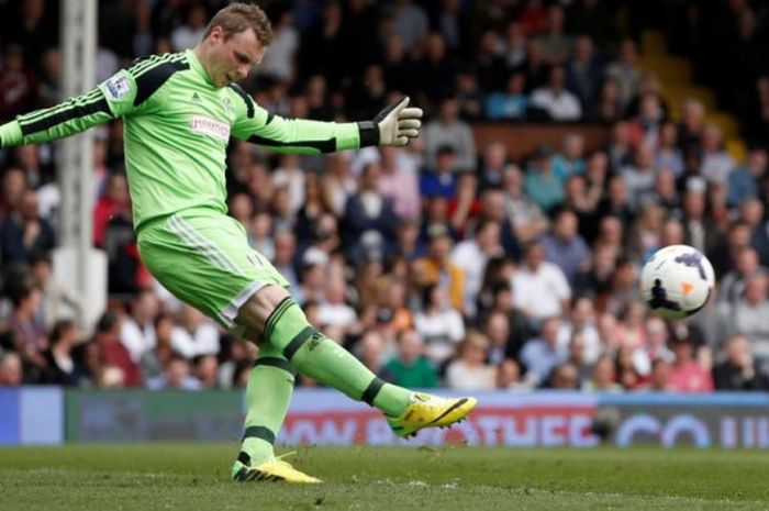 Aksi David Stockdale dalam pertandingan Liga Inggris antara Fulham lawan Everton di Stadion Craven Cottage, London, 30 Maret 2014.