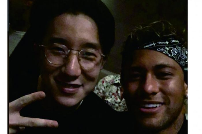 Neymar jr (kanan) selfie bersama dengan Jaycee Chan (kiri)