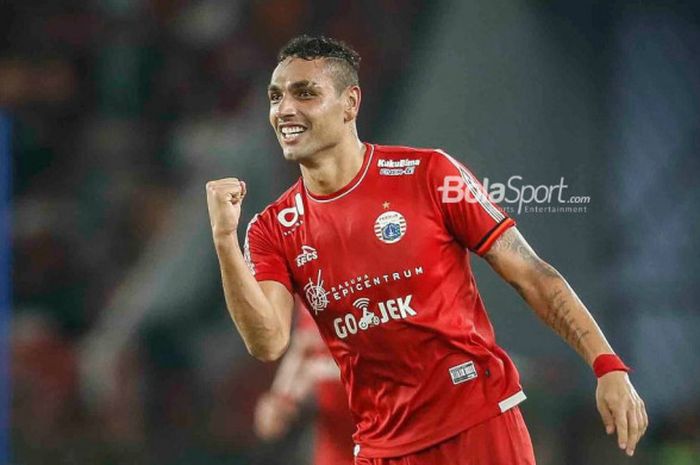  Bek Persija, Jaimerson da Silva, merayakan gol ke gawang Arema FC pada laga Liga 1 di Stadion Utama GBK pada Sabtu (31/3/2018). 