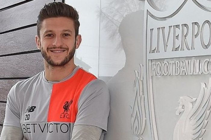 Adam Lallana menandatangani kontrak baru bersama Liverpool, Rabu (22/2/2017).