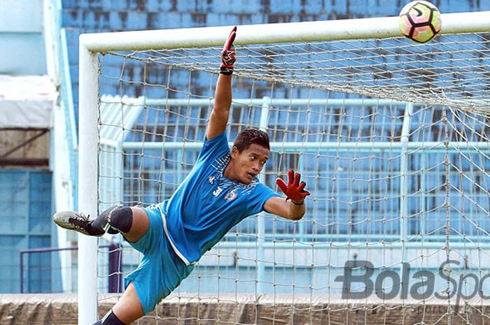 Tedi Heri Setiawan bergabung latihan bersama Arema FC di Stadion Kanjuruhan Kabupaten Malang, Rabu (1/11/2017).