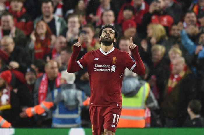 Pemain sayap Liverpool, Mohamed Salah, menolak melakukan selebrasi setelah mencetak gol ke gawang AS Roma pada laga leg pertama semifinal Liga Champions di Stadion Anfield, Selasa (24/4/2018) waktu setempat.