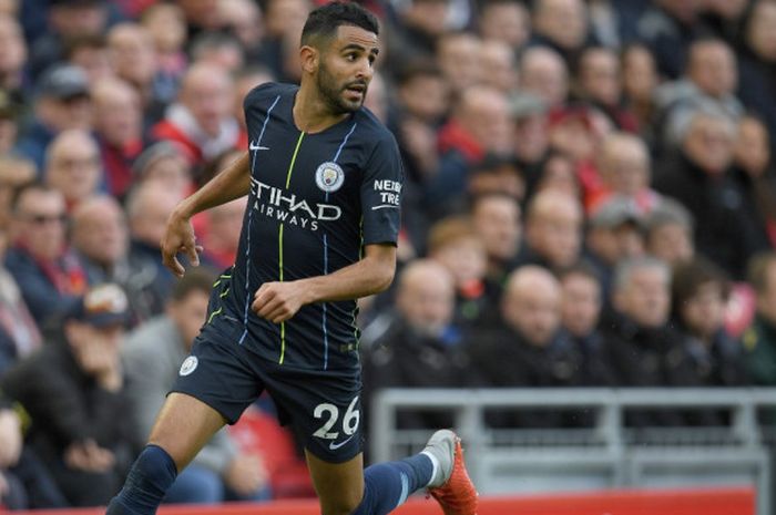 Pemain sayap Manchester City, Riyad Mahrez, gagal mencetak gol dari titik penalti pada laga lanjutan Liga Inggris melawan Liverpool di di Stadion Anfield, Minggu (7/10/2018) malam WIB.