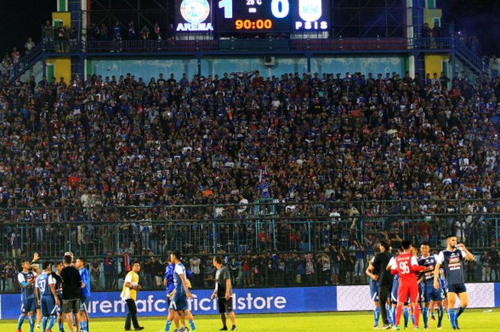 Arema FC saat menjamu PSIS Semarang di Stadion Kanjuruhan, Malang, Jumat (1/6/2018).