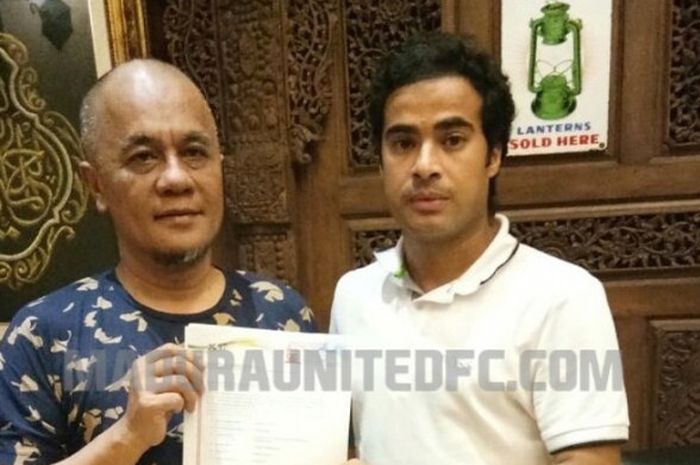 Abdelkbir Khaerullah bersama Manajer Madura United, Haruna Soemitro.