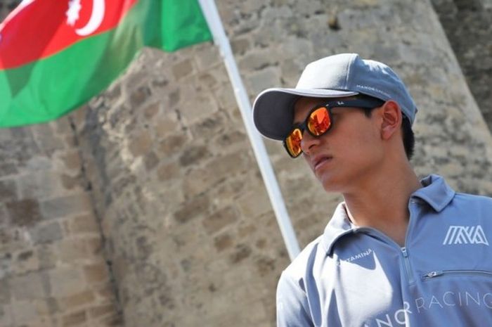 Pebalap Manor Racing asal Indonesia, Rio Haryanto, mempelajari Sirkuit Baku, Azerbaijan, Kamis (16/6/2016), sebagai persiapan sebelum menjalani GP Eropa, 17-19 Juni.