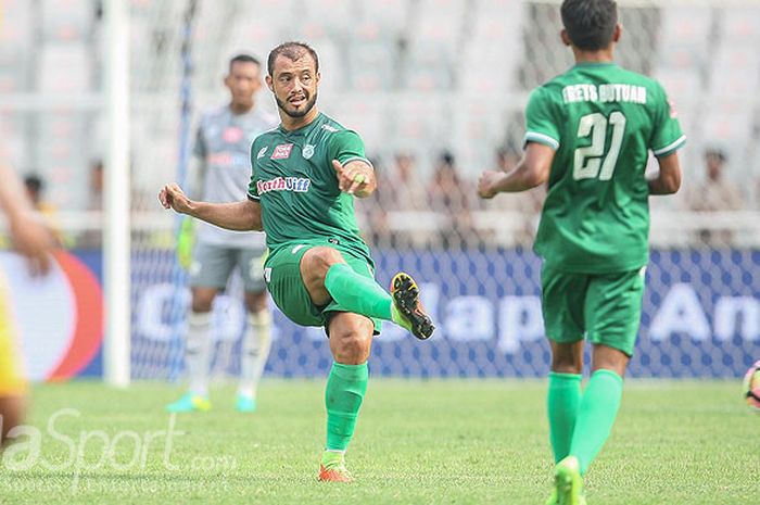  Bek PSMS Medan, Reinaldo Lobo, saat tampil melawan Sriwijaya FC dalam laga perebutan juara ketiga Piala Presiden 2018 di Stadion Utama Gelora Bung Karno, Senayan, Jakarta, (17/02/2018). 