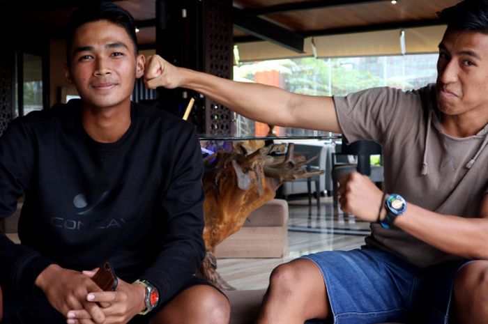 Duo pemain muda Arema FC, Bagas Adi Nugroho dan Hanif Abdulrauf Sjahbandi (kanan). 