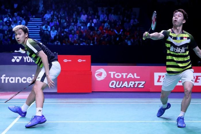 Aksi ganda putra Indonesia, Marcus Fernaldi Gideon/Kevin Sanjaya Sukamuljo, saat tampil pada partai final French Open 2018 yang digelar Minggu (28/10/2018)