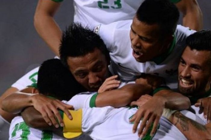 Stefano Lilipaly bersama pemain Timnas ketika merayakan gol di Piala AFF 2016.