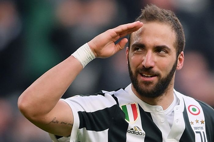   Striker Juventus, Gonzalo Higuain, merayakan gol yang dia cetak ke gawang Sassuolo dalam laga Liga Italia di Stadion Allianz, Turin, pada 4 Februari 2018.  