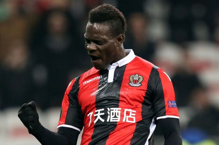   Striker OGC Nice, Mario Balotelli, merayakan gol yang dia cetak ke gawang Lokomotiv Moskva dalam laga leg pertama babak 32 besar Liga Europa di Stadion Allianz Riviera, Nice, Prancis, pada 15 Februari 2018.  