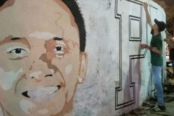 Wajah Azrul Ananda di gambar oleh Bonek Gate 17