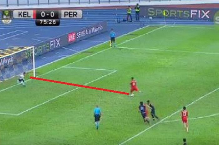 Gol Bruno Lopes ke gawang Persija Jakarta.