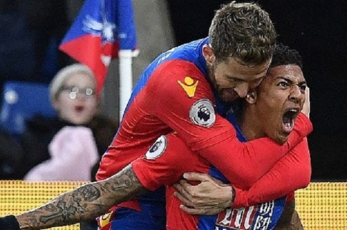 Patrick van Aanholt menjadi penentu kemenangan Crystal Palace atas Middlesbrough pada laga Premier League di Selhurst Park, Sabtu (25/2/2017). 