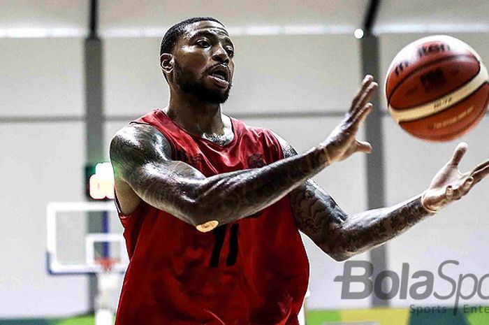 Aksi power/small forward Timnas Basket Indonesia, Jammar Andre Johnson, saat menjalani latihan jelang test even Asian Games 2018 di Hall A Senayan, Jakarta, Rabu (7/2/2018)Suasana Hall Basket. Test Event akan berlangsung pada 8-12 Februari 2018.