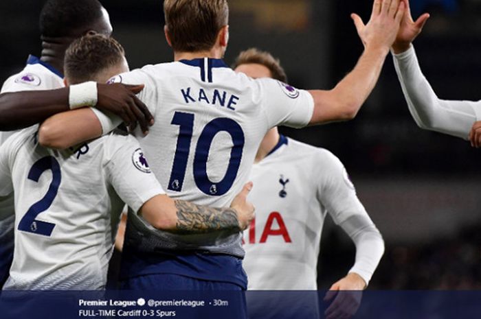 Pemain Tottenham Hotspur merayakan gol Harry Kane dalam pertandingan pekan ke-21 Liga Inggris 2018-2