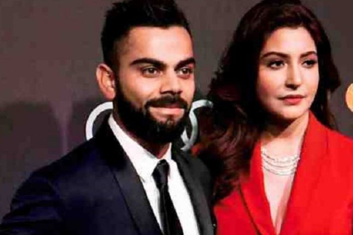 Anushka Sharma (kanan) dan Virat Kohli