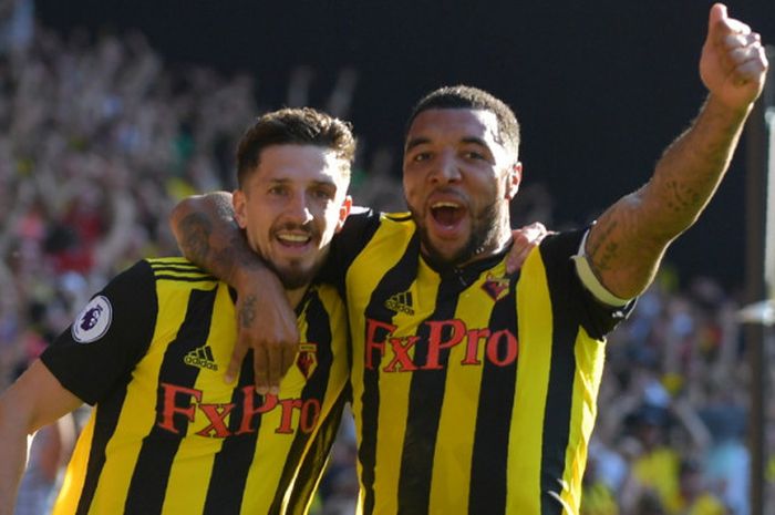  Selebrasi bek Watford, Craig Cathcart (kiri), merayakan gol yang ia cetak ke gawang Tottenham Hotspur bersama Troy Deeney dalam pertandingan Liga Inggris 2018-2019 di Stadion Vicarage Road, Watford, Inggris, pada Minggu (2/9/2018). 