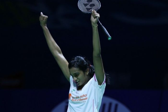 Pebulu tangkis tunggal putri India, PV Sindhu, melakukan selebrasi setelah mengalahkan pemain China,