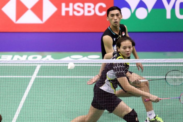 Pasangan ganda campuran Indonesia, Ronald Alexander/Annisa Saufika, saat menjalani pertandingan melawan Zhang Nan/Li Yinhui (China) pada babak pertama Hong Kong Open 20118 di Hong Kong Coliseum, Selasa (13/11/2018).