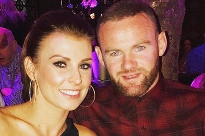 Penyerang Everton Wayne Rooney (kanan) dan istrinya Coleen Rooney (kiri).