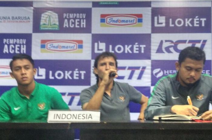 Sesi jumpa pers timnas Indonesia pasca-laga kontra Brunei dalam Aceh World Solidarity Games 2017 di Stadion Harapan Bangsa, Banda Aceh, Sabtu (2/12/2017).