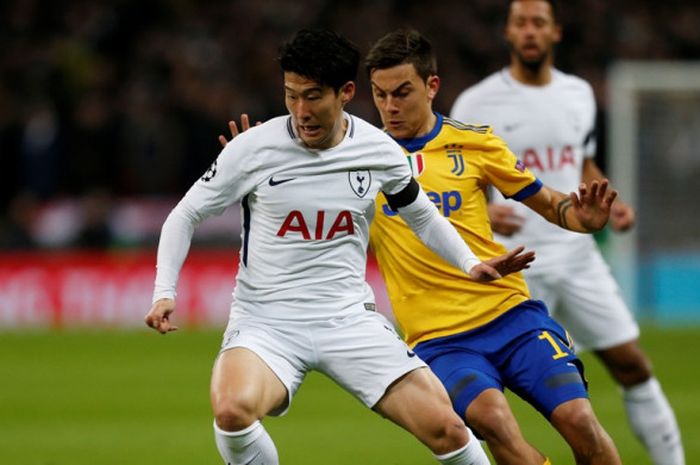  Penyerang Tottenham Hotspur, Son Heung-Min (kiri), berduel dengan pemain Juventus, Paulo Dybala, dalam laga leg kedua babak 16 besar Liga Champions di Stadion Wembley, London, Inggris, pada 7 Maret 2018. 