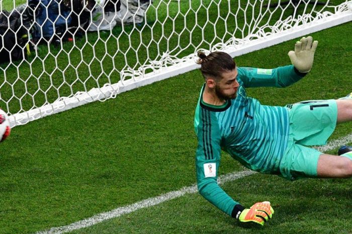 Kiper Spanyol, David De Gea, gagal menepis sepakan penalti gelandang Rusia, Denis Cheryshev, dalam laga babak 16 besar Piala Dunia 2018 di Luzhniki Stadium, Moskow, Rusia pada 1 Juli 2018.