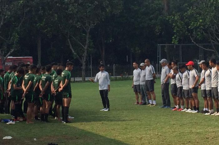 Latihan perdana timnas U-22 Indonesia di Lapangan ABC, Senayan, Jakarta Pusat, Senin (7/1/2019). 