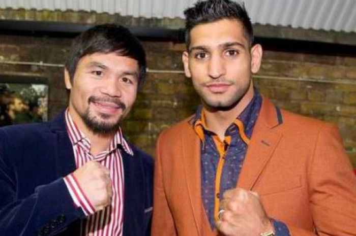 Manny Pacquiao (kiri) dan Amir Khan (kanan). 